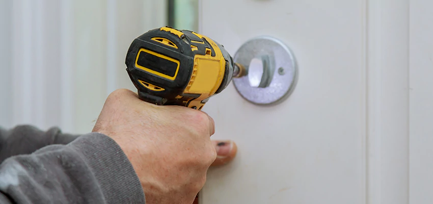 Street Locksmith For Smart Lock Repair in Crystal Lake, IL